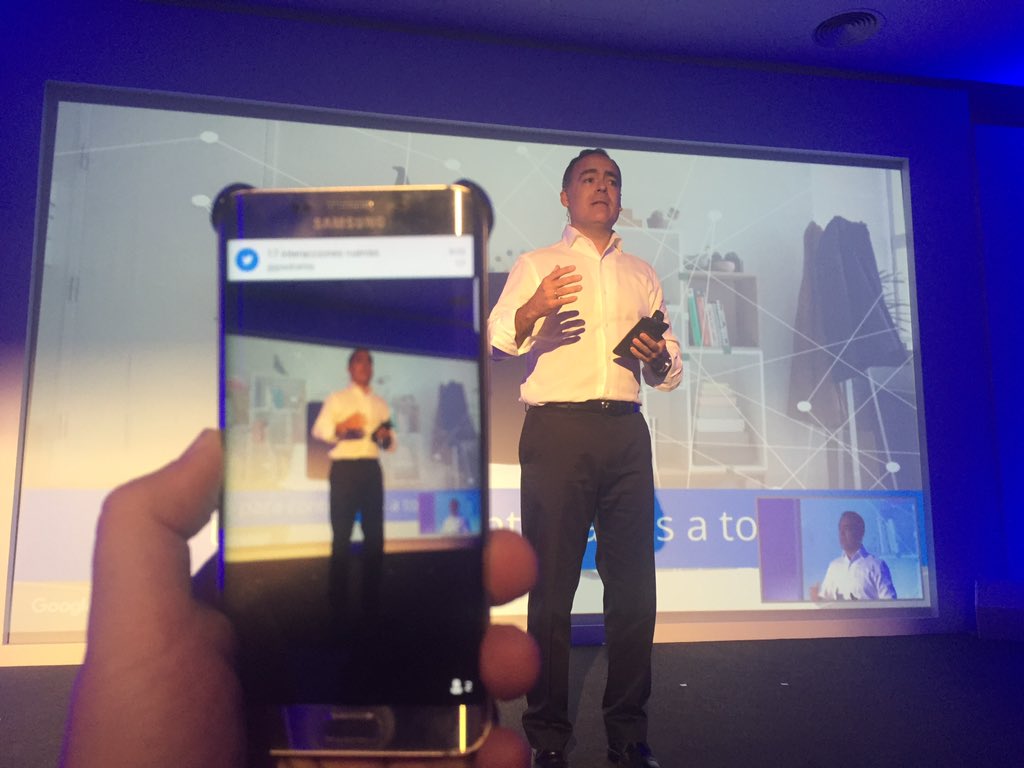 jpiedrahita's tweet image. Enrique Burgos de @CocaCola_es ahora en evento #marketingmovil #PureMobile2015.Fotos by #Galaxys6edge @SamsungEspana