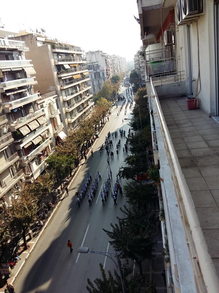 GChatzinas's tweet photo. Ευτυχώς που καταργήθηκαν οι παρελάσεις..! Ελπίζω να μην καταργηθούν στη θέση τους οι αργίες! https://t.co/AfvVTD4u2p