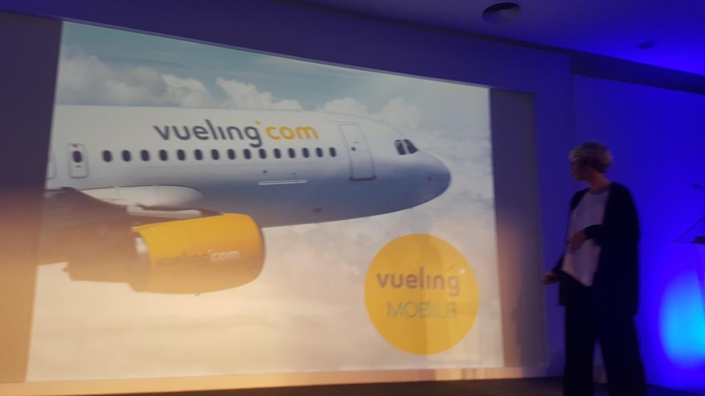 jpiedrahita's tweet image. Marion Bauer de @vueling ahora en jornada @mma_spain #PureMobile2015 con su móvil estrategia