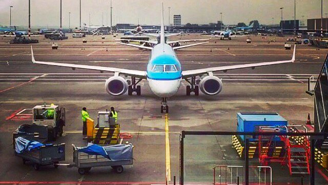 Sieto's tweet photo. New video! A short one about my KLM Cityhopper flight from AMS to OSL https://t.co/J6iH6pxlGk https://t.co/GoehidugfT
