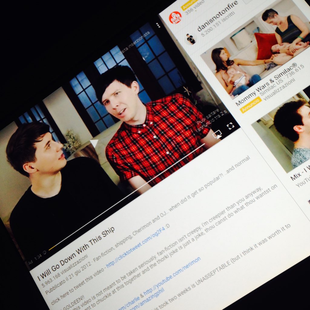 memey_howell's tweet image. Who are these guys? They were like promoting their book or something idek @danisnotonfire @AmazingPhil