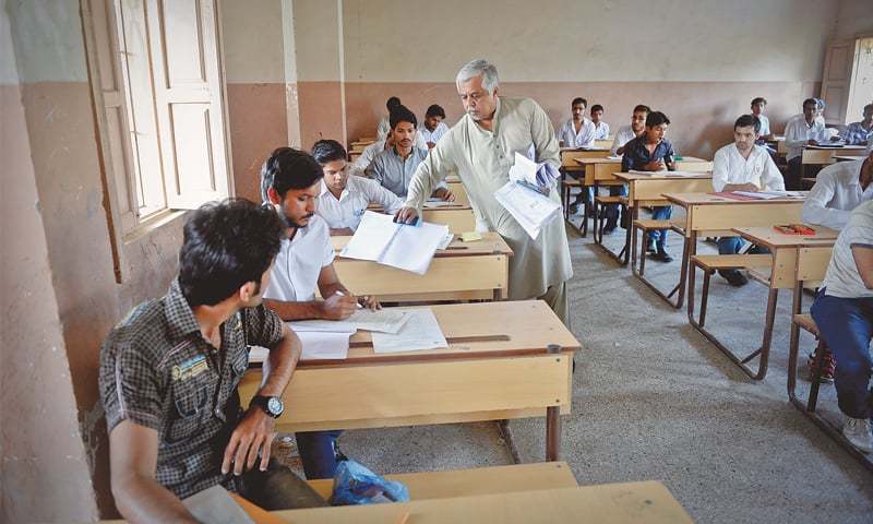 HasanShazia's tweet photo. My story: 'Students caught cheating in exams with the help of smartphones' https://t.co/fkEr8dKySN #technicaledu https://t.co/KB2hmHRD44