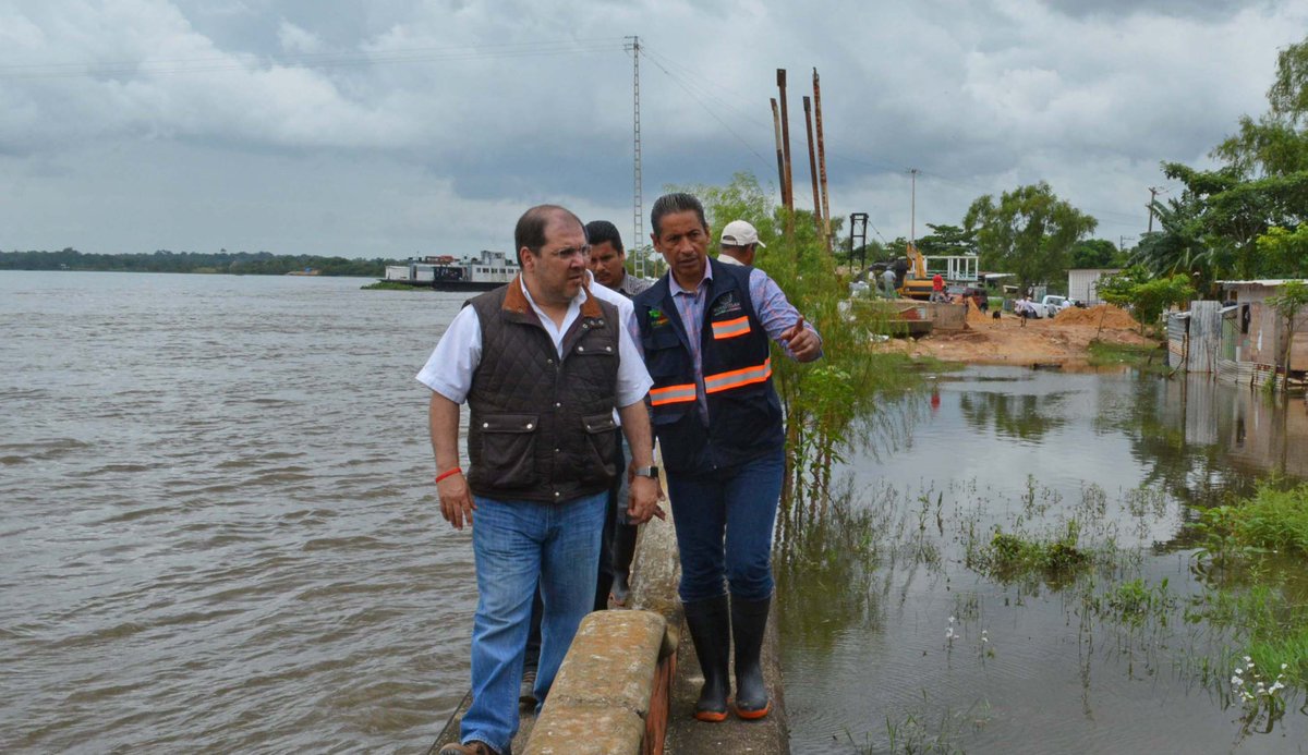 MinatitlanVer's tweet photo. Pdte #Minatitlan @hector_cheng y Delegado #CONAGUA #Veracruz @IHillmanC supervisan trabajos
https://t.co/Twx3q6HQKB https://t.co/a62QZAUg4W