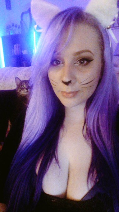 🎉5 year Leesiversary!!🎉💖🐱 come hang out and carve a pumpkin with me! 🎃 https://t.co/ypZaUWLYCD<a href="/tag/manyvids"class="tags"><span>#manyvids</span></a><a href="/tag/mvsales"class="tags"><span>#mvsales</span></a>