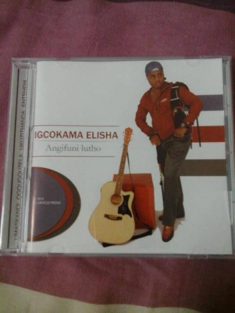 LulekoQ's tweet photo. My roommate bought her own copy yesterday...basibiza ngo @Mthandeni_SA layndlini lol just imagine, #FandomUnleashed https://t.co/q3LuYPxMAw