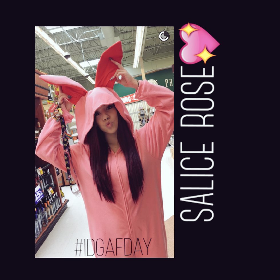 __mirandaa__1's tweet photo. @salicerose ilysfm 😻💙 #IDGAFDAY 👸💘🐬 https://t.co/SfqgsMAEAx
