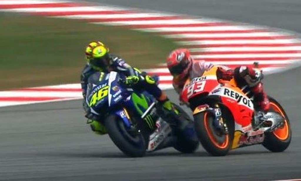 Metro_TV's tweet photo. [Populer] Ini Alasan yang Membuat Pengawas Balapan Jatuhkan Penalti untuk Rossi https://t.co/8aKhaxnq2h https://t.co/ea5GiAzmJS