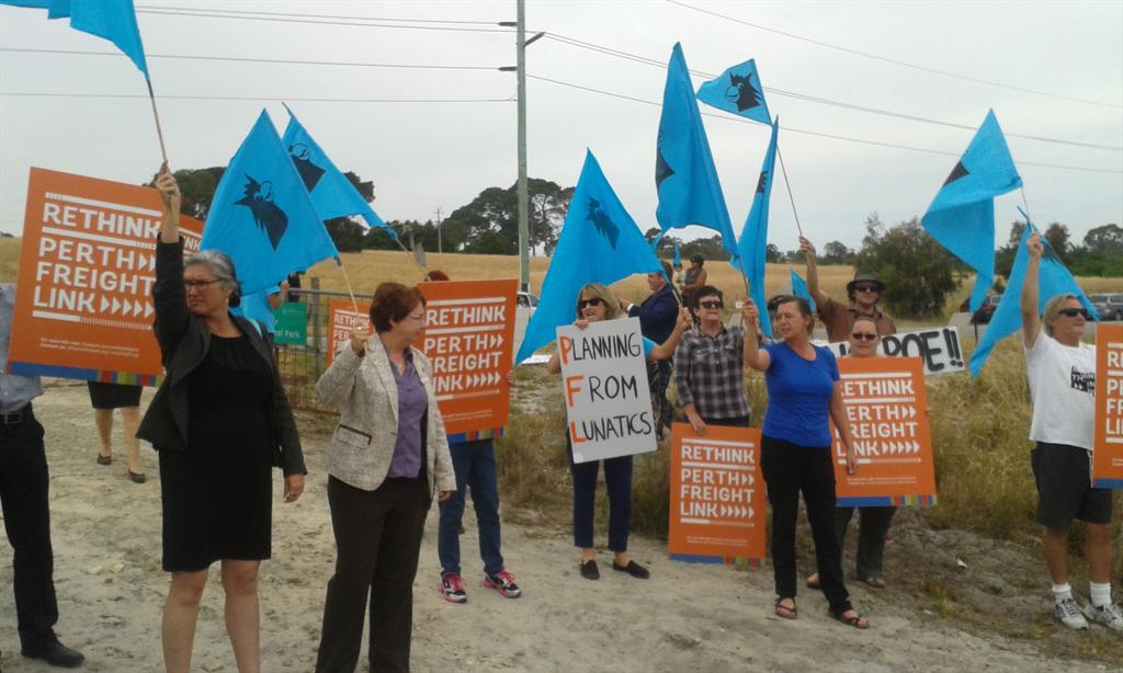 dk_mercer's tweet photo. To chants of "no Roe 8" protesters crash Colin Barnett and Dean Nalder @thewest_com_au #perthnews https://t.co/QmERwYrzow