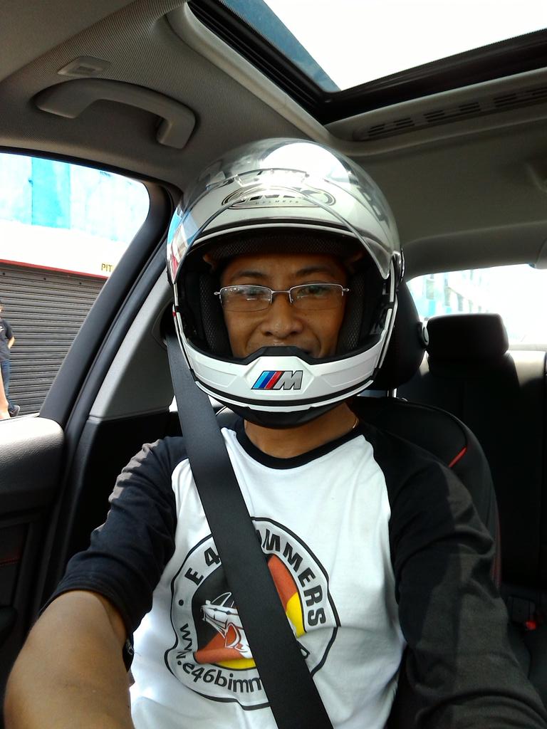 Ismaryanto's tweet photo. Masih sempet foto dl😁😘test 328i  #PertamaxPlus2015 @autobild_ina thx for invitation @e46bimmmers #e46lovers #ige46 https://t.co/LYMfoOH3Pn