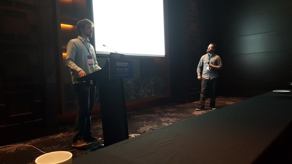 reyverdejo's tweet image. @SamsungOSG pals @thgss &amp;amp; @luisbg going all about DRM (the bad one) with @gstreamer at #SOSCON