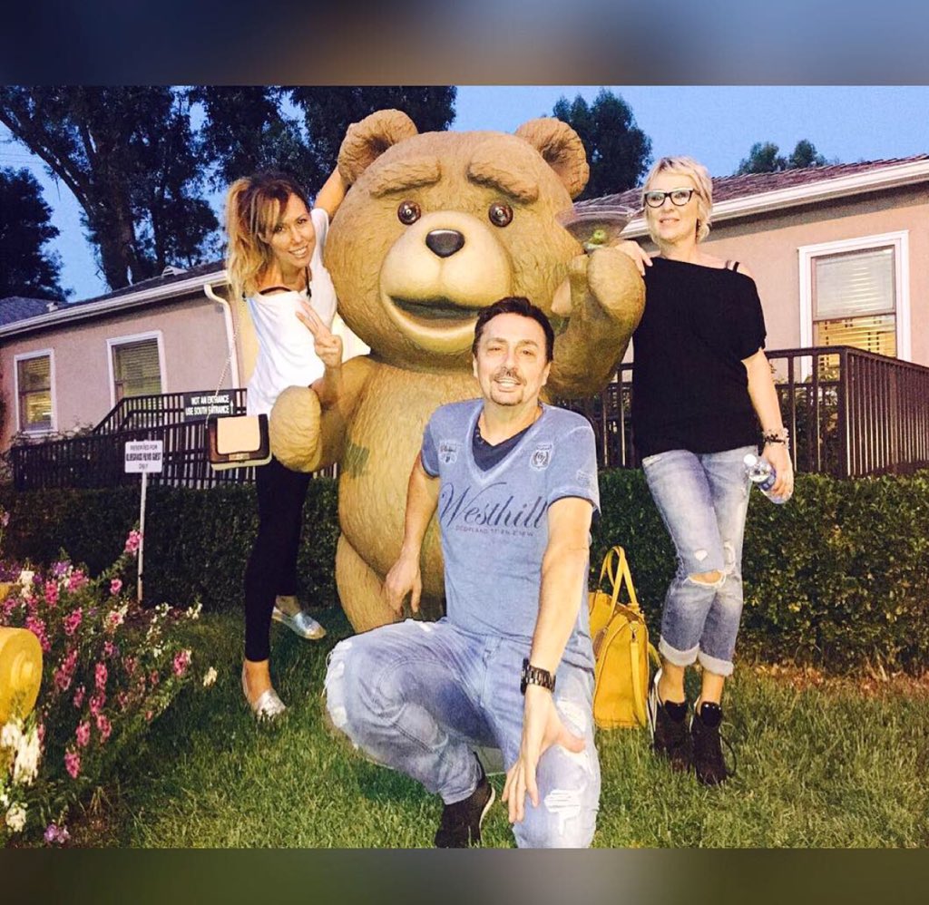 natashakeymusic's tweet photo. Keep up with Kojic at Universal studios-My family got to visit me at work😊😊😊 https://t.co/CpErYZ1gaR