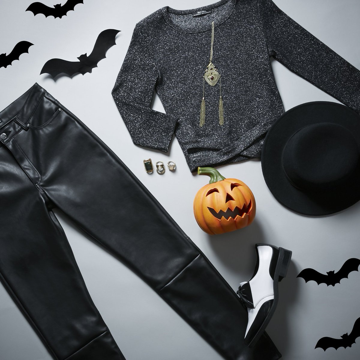 bibliotecario intervalo no usado BERSHKA on Twitter: "Halloween is coming and we are getting ready... Are  you ready too? https://t.co/ZYT9kUPNrO #Halloween https://t.co/MNwVCcezE4"  / Twitter