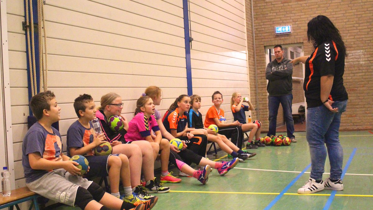 HVCLIVE's tweet photo. Duizendpoot vindt ook in trainerschap nieuwe uitdaging: https://t.co/rdFdNgSrEJ https://t.co/mKtZOJNbrI
