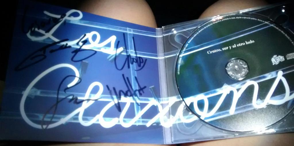 Floree_FrC's tweet photo. Feliz!!! Ya en mis manos #CentroSurYAlOtroLado @LosClaxons 😍😀👏🎊 a escucharlos sin parar!! 🎧🎶 https://t.co/bCUPe0jvau