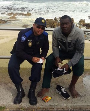 Fearless homeless man 'a hero' for saving drowning man - facebook.com/awesomesouthaf…