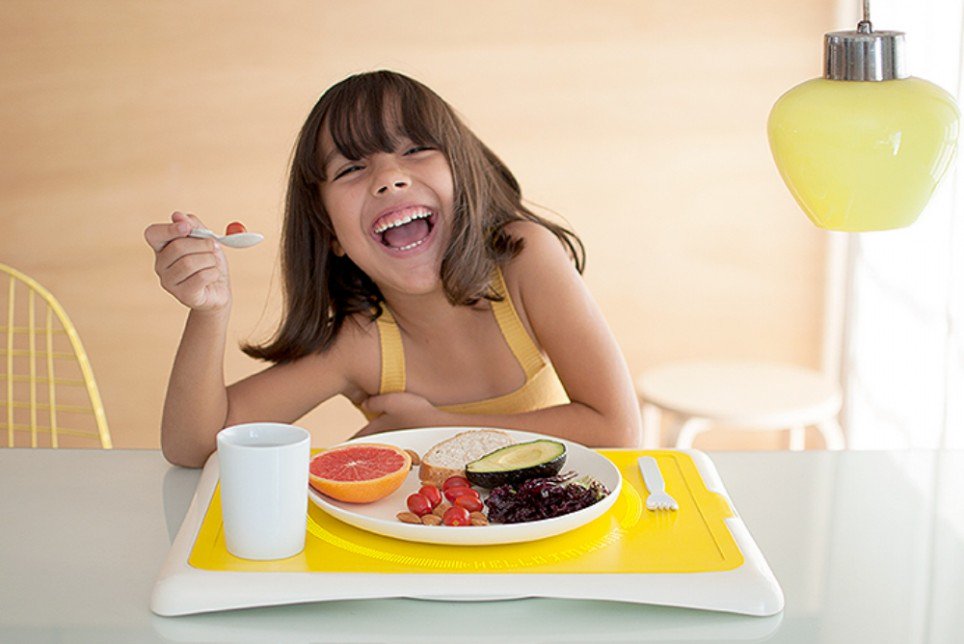 Lacuna_Innovate's tweet photo. Dining Set Turns Mealtime Into Cross-Platform Videogame https://t.co/XCGM3IURnM via @PSFK @HelloYumit #Gamification https://t.co/KpSXLuaWsm