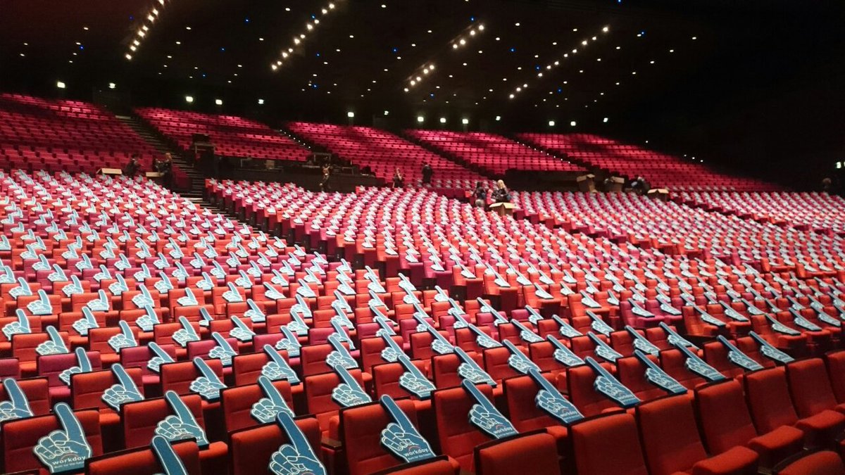 UNLEASHgroup's tweet photo. Bonjour! Welcome all attendees to #HRTechWorld in Palais de Congres today.TeamHRN wishes everyone a sensational day! https://t.co/e63CNK8iOV