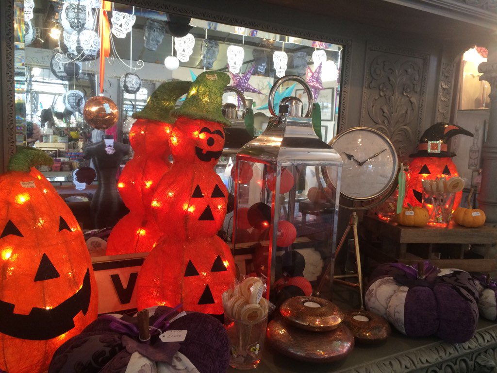 usluffs's tweet photo. Halloween 🎃 https://t.co/2gHj85pOHz