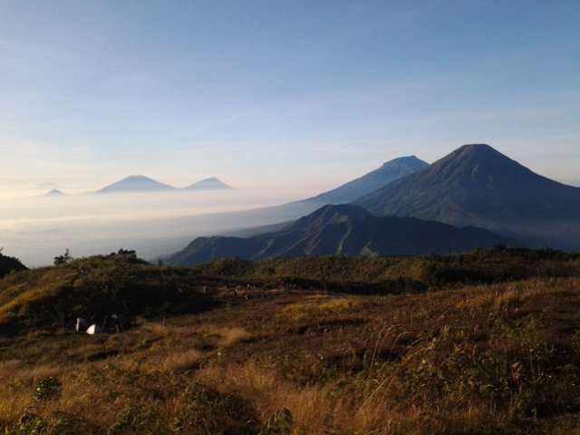 Indahnya Gunung Prau, Wonosobo, Jawa Tengah 🗻 #GunungIndonesia #WonderfulIndonesia -via  <a href="/rizkyaabdillah/">Abdillah</a>