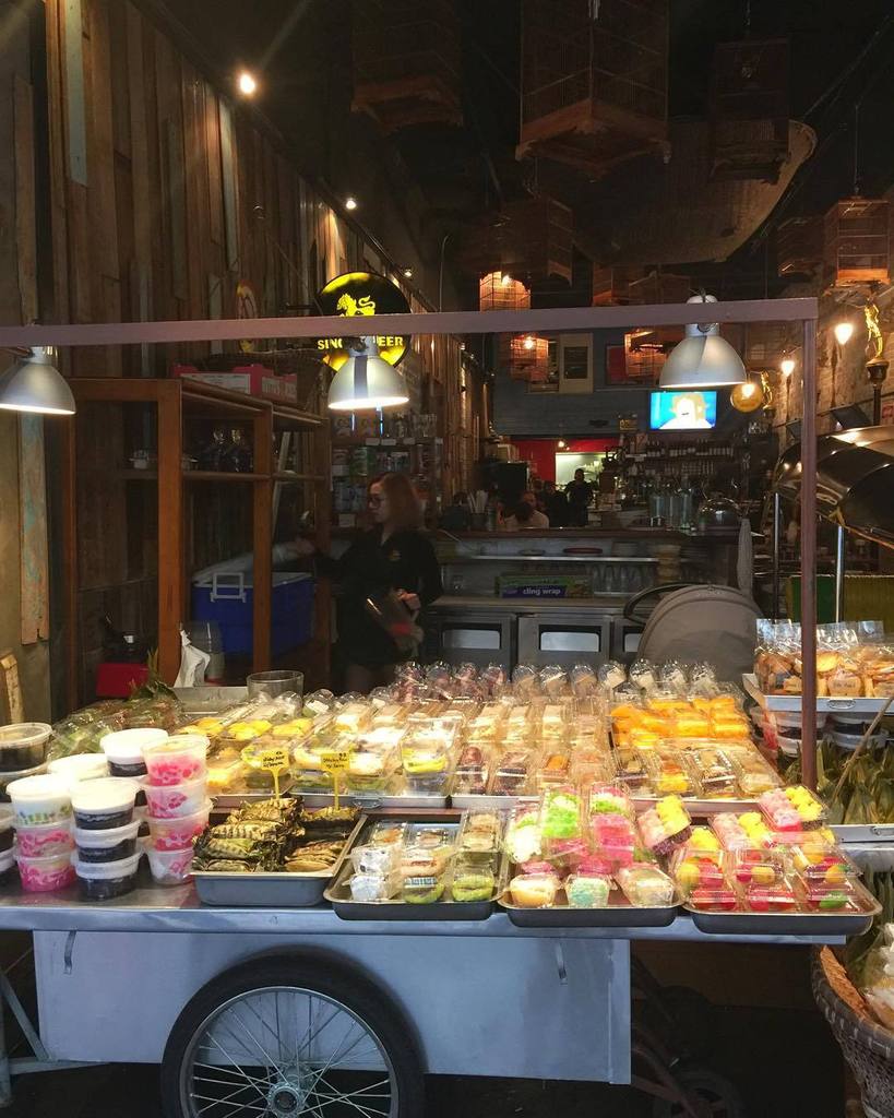 ThangNgo's tweet photo. Thai desserts. You buy? #haymarket #thainatown https://t.co/u9wee1QLHo