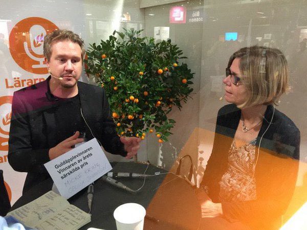 cejo0026's tweet photo. Tack för alla grattis till Guldäpplet. En fantastisk dag, här podd med @MickeKring #solskol #guldaepplet https://t.co/rZAgC5hER5