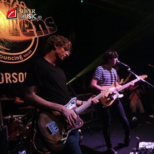 Kegilaan di konser <a href="/CircaWaves/">CIRCA WAVES</a> #SuperBuzz bit.ly/1RyLVSU