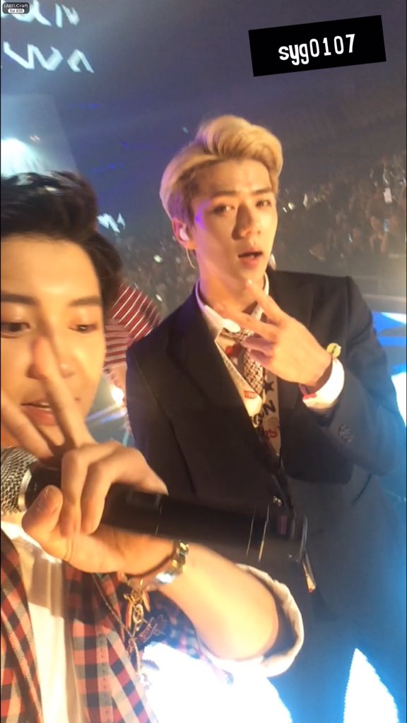 chanstar_92's tweet photo. #CHANYEOL #SEHUN อิจฉาเจ้าของมือถือจริงๆเล้ยยย😭😭😭  Cr.syg0107
https://t.co/N1eRhE5Zkx
https://t.co/ou83LfTqwY https://t.co/gOYVUPBs3Z