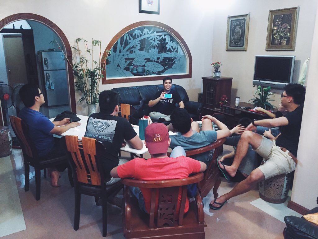 deltashockwave's tweet photo. The most epic heads up game sa far! Ibang klase kayo.😂😂😂 #actitout #soundslike #ngongoversion #headsupgame #charades https://t.co/yW4ziRBuuQ