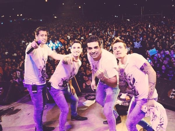 mauricisttas's tweet photo. Solo dias para verlos 💜 Después de no aver pasado mis mejores momentos Vuelvo a disfrutar .. Vuelvo a verlos ✔😍 https://t.co/kQAPNyV6aE