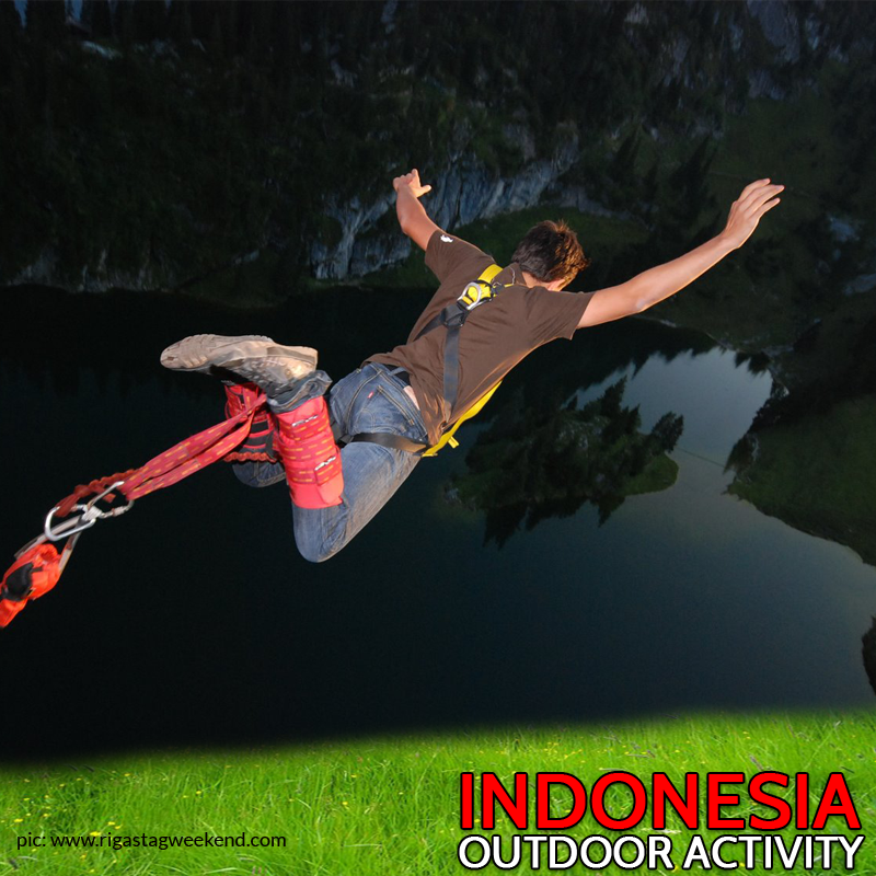 IndonesiaOut's tweet photo. 2. Olahraga ekstrim dgn cara melompat dari ketinggian, tubuh/pergelangan kaki yg diikat tali elastis #Bungeejumping https://t.co/ujuf7tTdIp