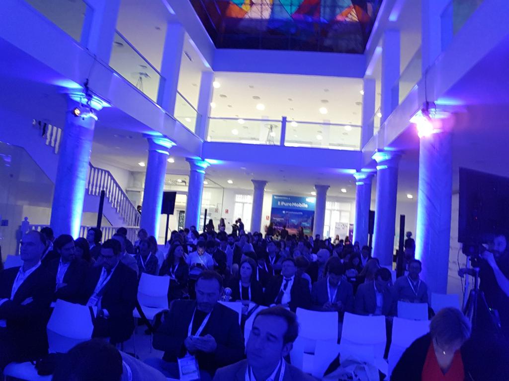 jpiedrahita's tweet image. Hoy estamos y cubrimos en live news fotos y videos el congreso #PureMobile2015 de la MMA