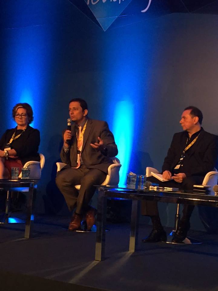 _silvinarocha's tweet photo. Panel #TyNFuturecom2015 José Gontijo Ministerio de Comunicaciones Brasil #Futurecom2015 @futurecomevent @TyNMagazine https://t.co/fRefFsQHL3