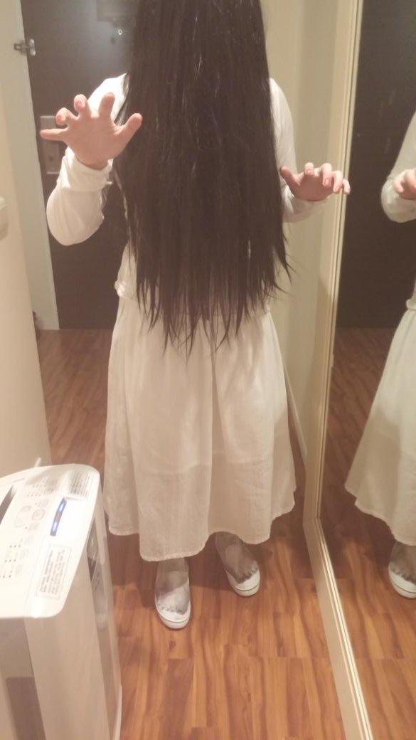 さき ユニバしてきました 貞子コスプレだぜ 呪怨とか貞子のホラーナイトで他のお客さんを怖がらせてしまった 写真撮らせて下さいとか何回か声かけられたし満足なんだぜ 貞子 Usj T Co Pvqzrask8u Twitter