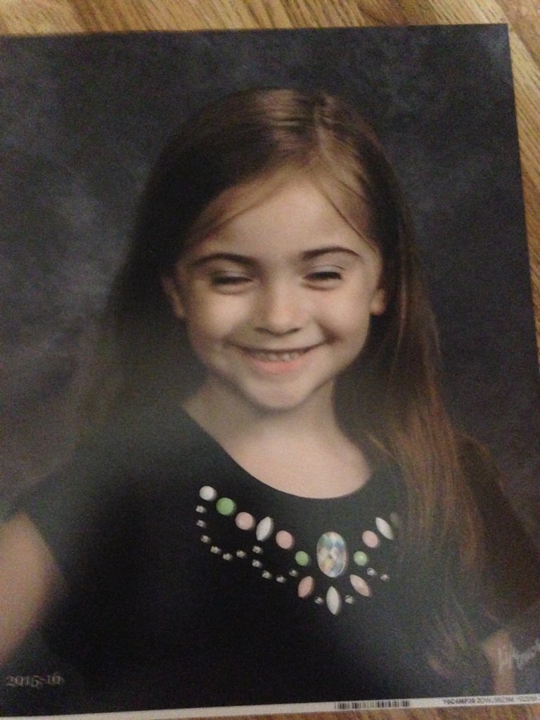 RedheadKy23's tweet photo. Modern day Forrest Gump #schoolpicturefail https://t.co/QAIF47vyQQ