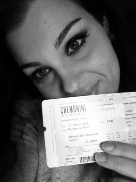 themissgiorgia's tweet photo. @CremoniniCesare ti aspetto tra pocoooo nn vedo l'oraaaaa..... #LogicoTour ✌️😊 #Roma https://t.co/OMKjKdyDCV