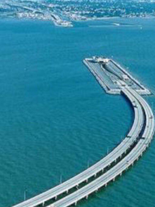 mason1820's tweet photo. #fox29good @AlexHolleyFOX29 wood u get on this bridge it's in Virginia. It 5 bridges &amp; 5 tunnels to get to Virginia. https://t.co/cBSlh5iNFk