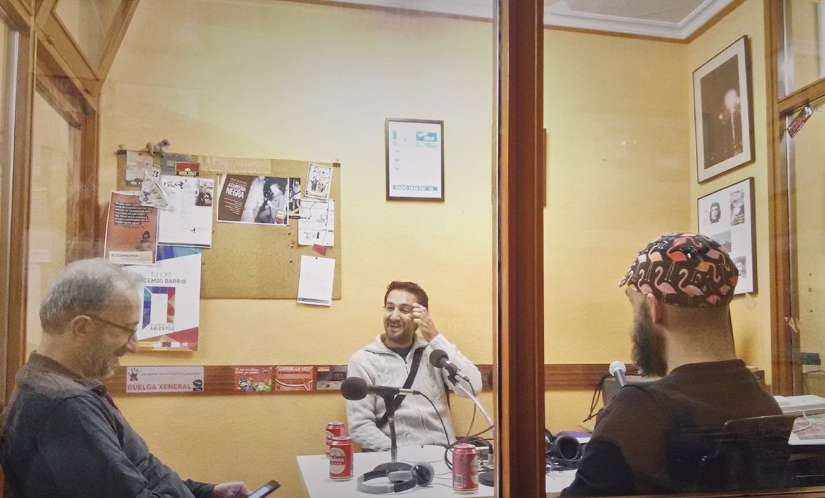Photoland_Spain's tweet photo. Hemos estado en @RadioKras y tomamos algunas fotos a miembros d @30diasenbici en el programa d @autofotoRK #Gijon https://t.co/TmRcr5zD7s