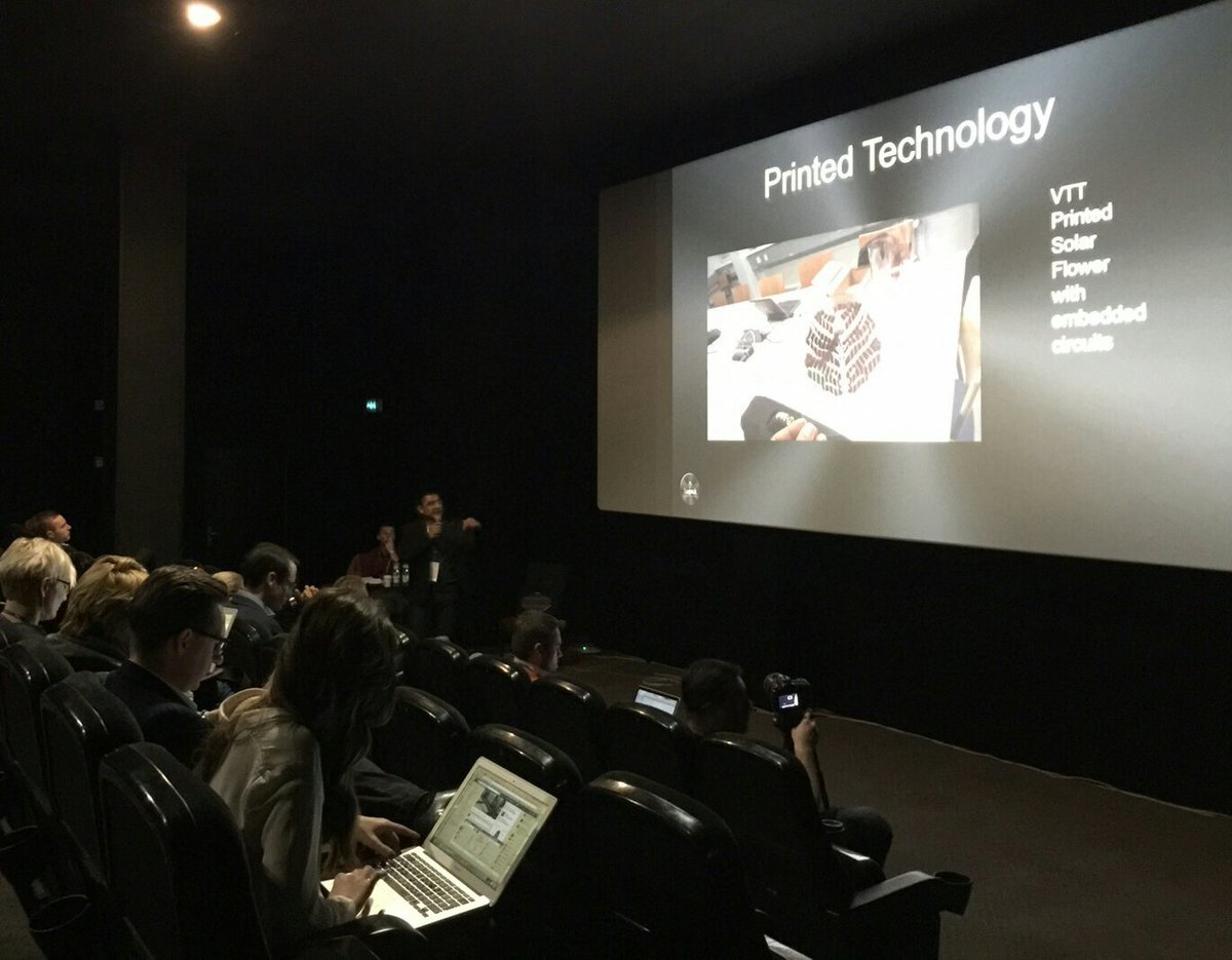Tespack's tweet image. CEO @AguileraMario @Tespack giving a speech @WolvesSummit about future of #WearableTech #printedtechnology