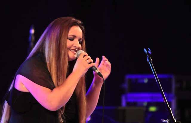 Jülide Özçelik ViV Live ile canlı yayında nouvart.net/julide-ozcelik…