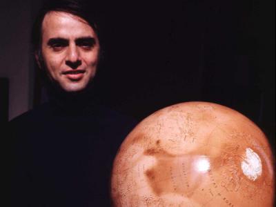 muyinteresante's tweet photo. El 9 de noviembre de 1934 venía al mundo Carl Sagan, un  astrofísico genial. Sus frases: https://t.co/YnIyLp96PU https://t.co/DkwBZ4agqy