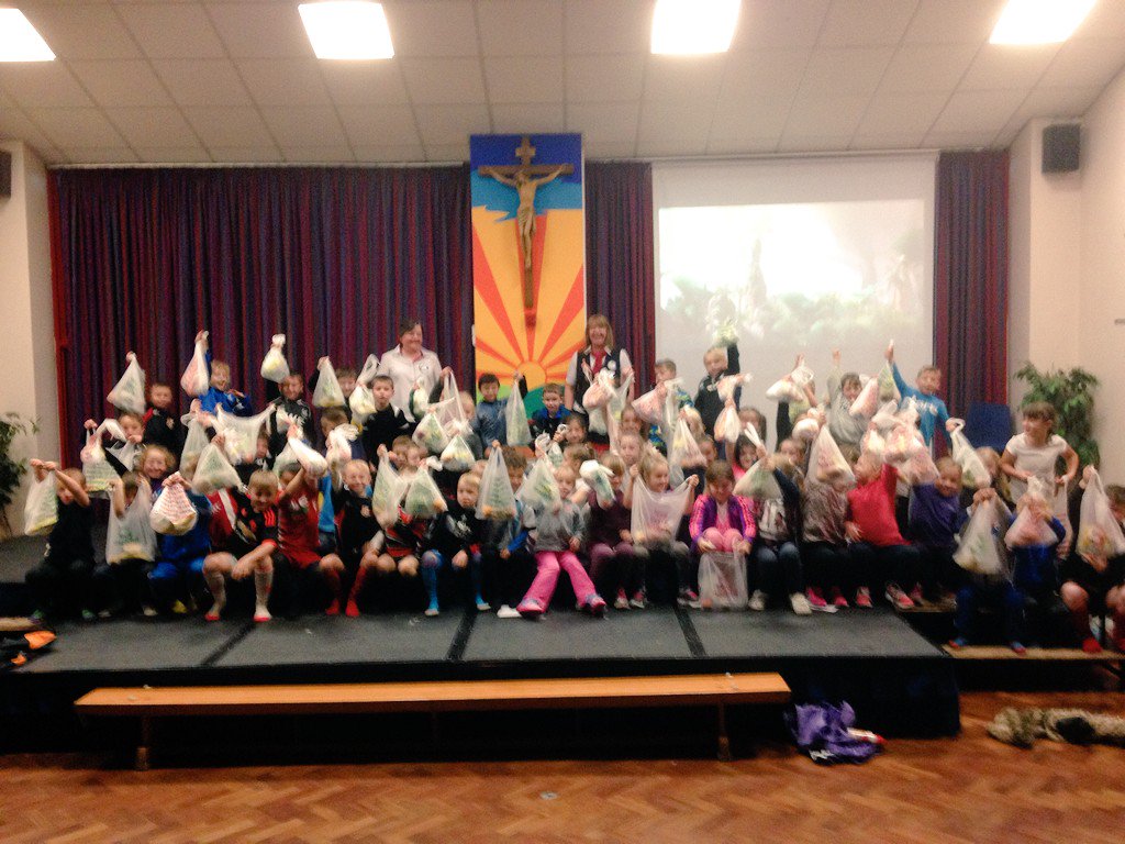 Great time with Aberafan RFC feeding the future rugby stars of Port Talbot . <a href="/WalshMandy/">Mandy Walsh</a> <a href="/headcaseymike/">Mike Casey-Head</a> <a href="/CaroleHors/">Carole Horswill</a>