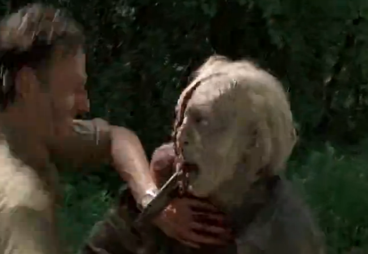 WalkingDeadIT's tweet photo. Rick dopo essersi dissociato dal gruppo, durante un uccisione di un errante viene ferito ad una mano #TWDita https://t.co/1zkDFdnsdh