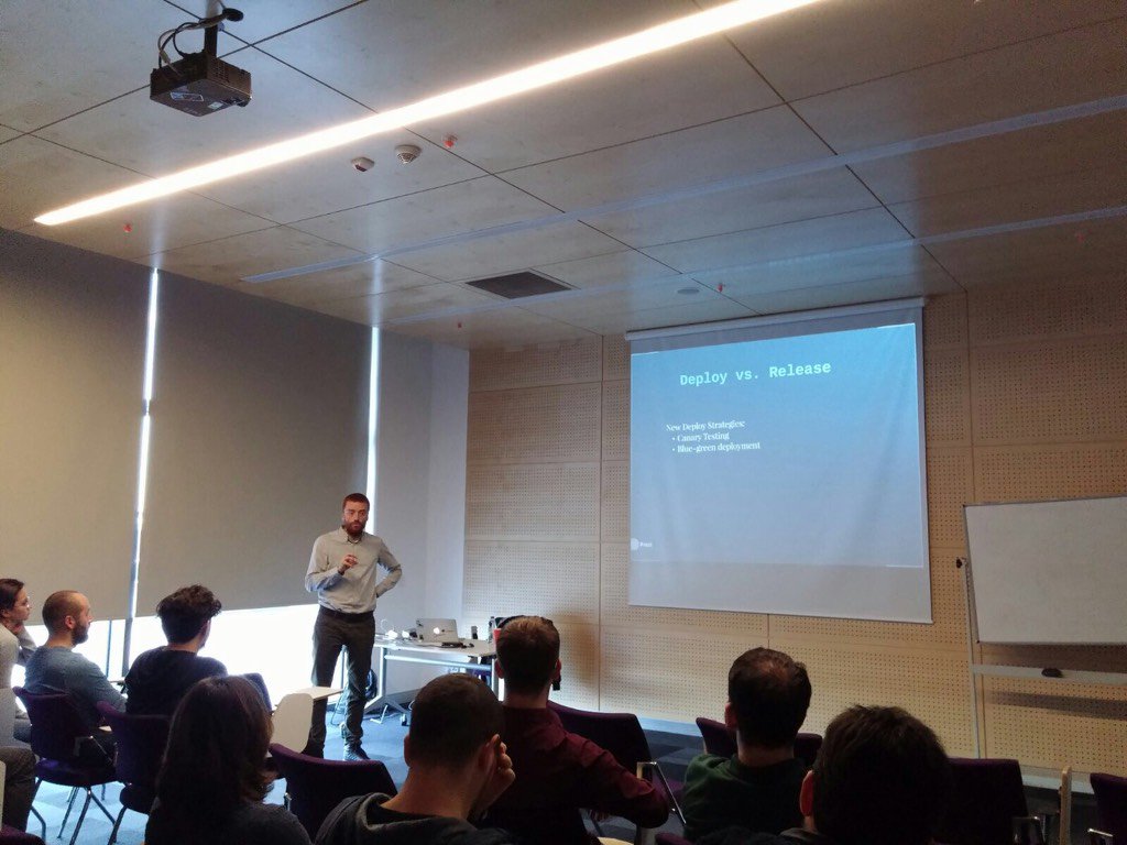 n11comDev's tweet photo. Our last #n11comDevTalks was about #Devops by our guest speaker @derya_sezen. Thanks Derya ! https://t.co/biQwWg30ER