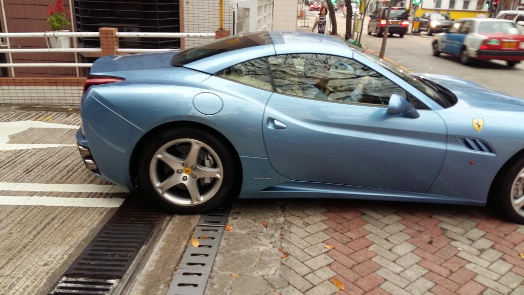 karsonmakashun's tweet photo. Ferrari California https://t.co/z3v1gNrW6o