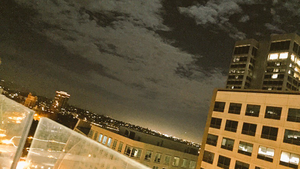 hellacreativity's tweet photo. #oakland #nights #sky #hellaclouds #hellacreative https://t.co/lPtmRLOrCY