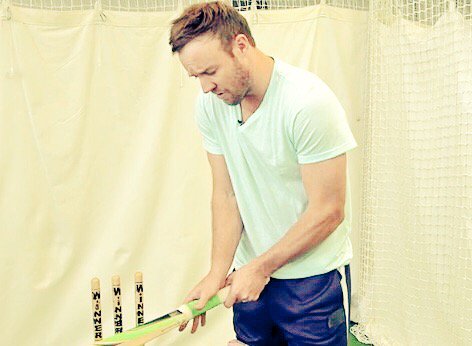 ABdeVilliers17's tweet photo. New video uploaded on https://t.co/j362loPNhV The grip I use 2 play it 360 degrees around the field. Hope u enjoy it https://t.co/CtYDt6pSC1