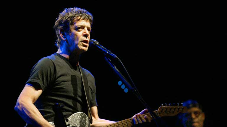 Hoy hace dos años que murió Lou Reed. Mira el especial que le dedicó <a href="/radio3_rne/">Radio 3</a> rtve.es/radio/radio3/l…