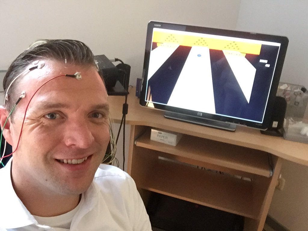 DimiTops's tweet image. Neuro-Feedback session tnx to Ton Caanen. is my brain is too active!? @BrainMarker