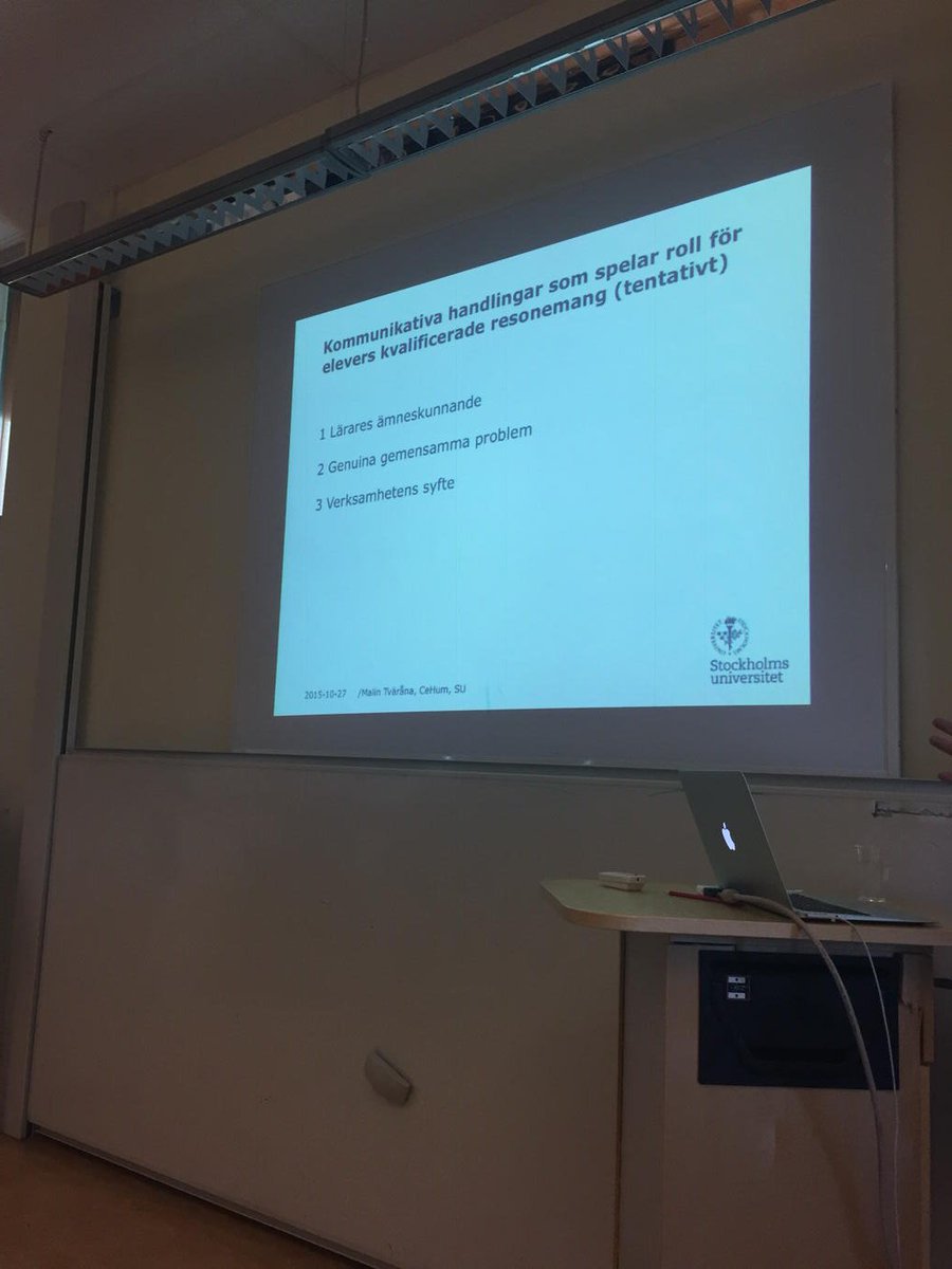 SannaWettergren's tweet photo. Kommunikativa handlingar som verkar spela roll i samhällskunskap vid resonemang om rättvisa säger @MTvarana #LFK2015 https://t.co/4OUrByJpDS