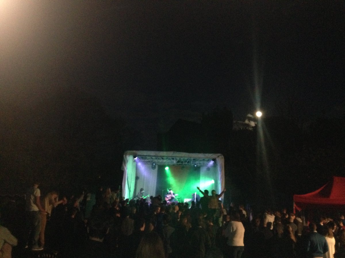 TiroLark tweet media